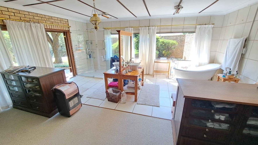 8 Bedroom Property for Sale in Clarens Free State